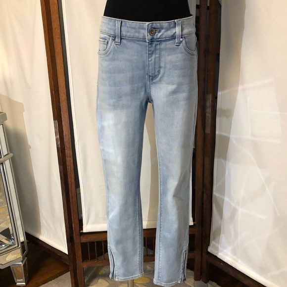 White House Black Market Denim - White House Black Market distressed Skinny Crop Jeans